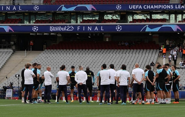 Giống Manchester City, Inter Milan trải qua buổi tập cuối cùng trước trận chung kết Champions League. Họ bắt đầu buổi tập của mình ở Istanbul.