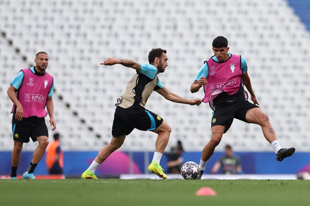 Sự nghiệp của Hakan Calhanoglu lên như diều gặp gió sau khi anh chia tay AC Milan. Ngôi sao Thổ Nhĩ Kỳ đang là trụ cột tại Inter.