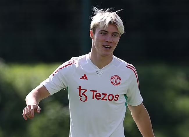 Tiền đạo cắm: Rasmus Hojlund (72 triệu bảng). Chân sút người Đan Mạch được kỳ vọng giải quyết bài toán số 9 cho Man United.
