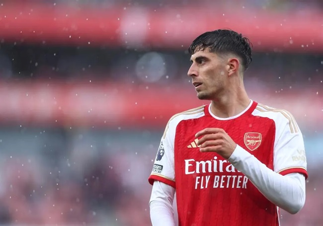 Tiền đạo phải: Kai Havertz (65 triệu bảng). Cầu thủ người Đức cập bến Arsenal từ Chelsea. Pháo thủ phá két, duyệt chi 65 triệu bảng để sở hữu chữ ký của Havertz.