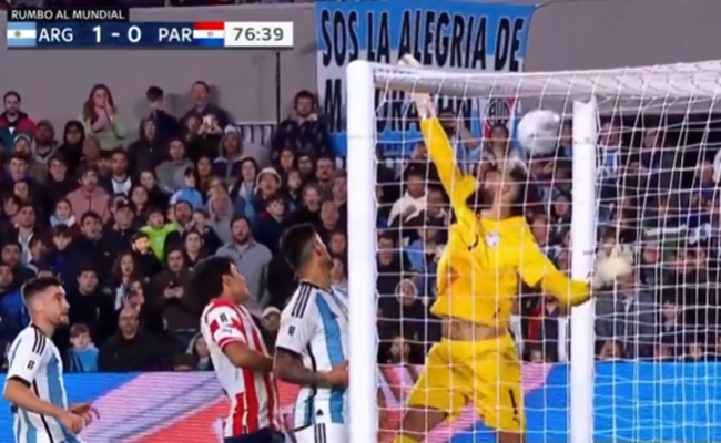 Nếu may mắn song hành cùng Messi, anh đã tạo nên siêu phẩm phạt góc.