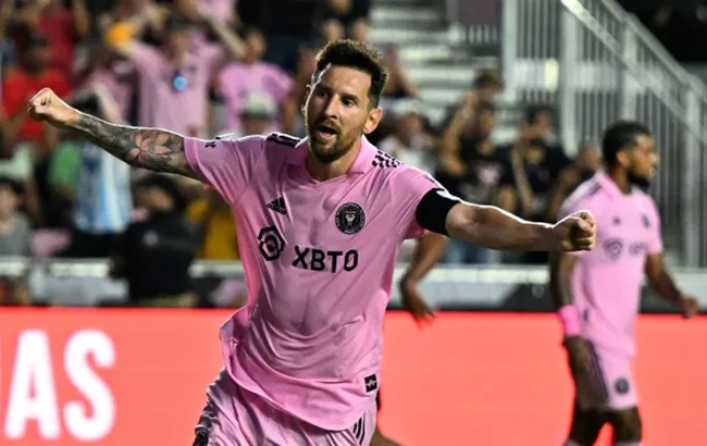 1. Lionel Messi phá vỡ thế độc tôn của cựu cầu thủ Napoli. Tại Inter Milan, David Beckham trả cho Messi mức lương 16,8 triệu bảng (9,8 triệu bảng lương cơ bản và phần còn lại là tiền thưởng phát sinh). Được biết, con số ấy giúp El Pulga kiếm được nhiều hơn toàn bộ quỹ lương của 25 đội ở MLS. Nếu tính thêm những khoản tiền quảng cáo, nhà vô địch World Cup đút túi lên đến gần 50 triệu bảng mỗi năm.