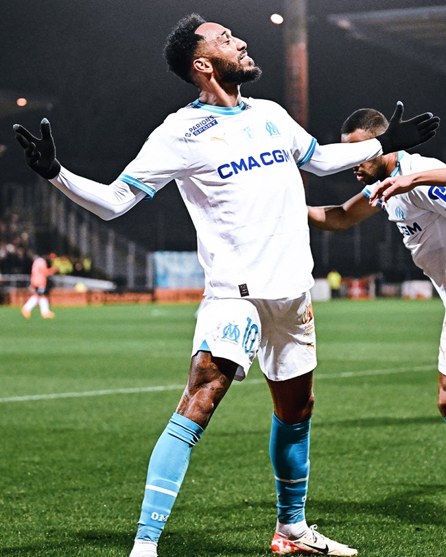 Pierre-Emerick Aubameyang vừa giúp Marseille đánh bại Lorient tại Ligue 1. Anh lập cú đúp đưa CLB chủ quản đến chiến thắng 4-2. Marseille hiện xếp thứ 6 với 23 điểm sau 15 vòng đấu, vị trí đủ điều kiện tham dự Europa League.