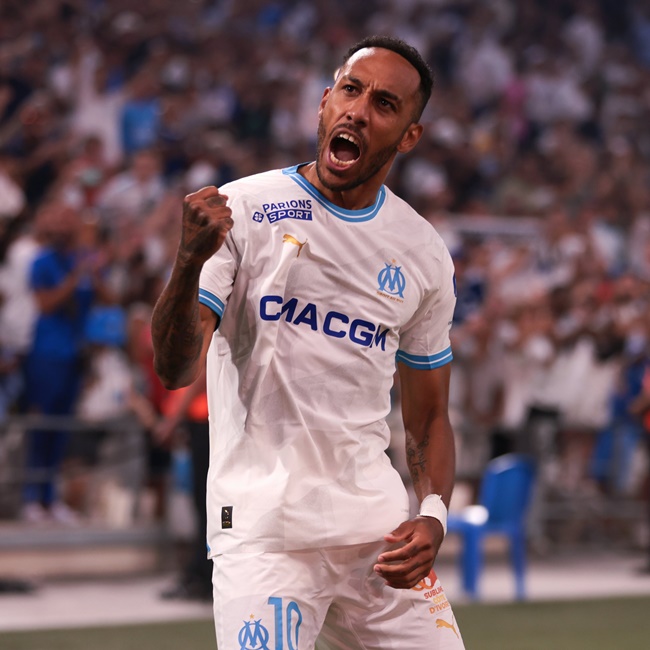 Cầu thủ người Gabon dập tắt những chỉ trích nhắm vào anh suốt thời gian vừa qua. Sau 4 trận gần nhất, cựu tiền đạo Arsenal đóng góp dấu giày vào 6 bàn thắng và 3 kiến tạo.