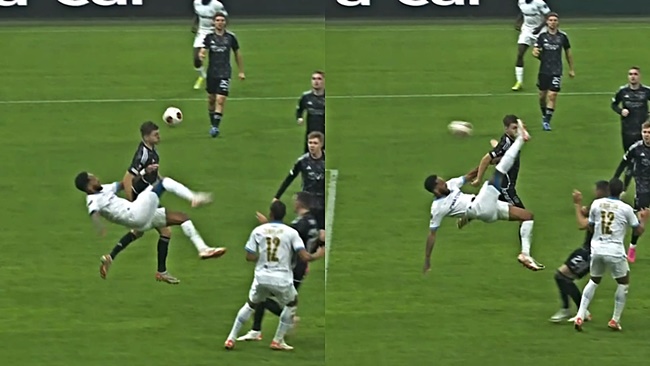 Ngôi sao 34 tuổi còn gây sự choáng ngợp để cho thấy phong độ thăng hoa bằng cú ngả bàn đèn trước Ajax tại Europa League.