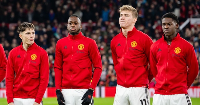Sự phát triển của Mainoo và Garnacho đặt ra tiêu chuẩn mới ở Man Utd.