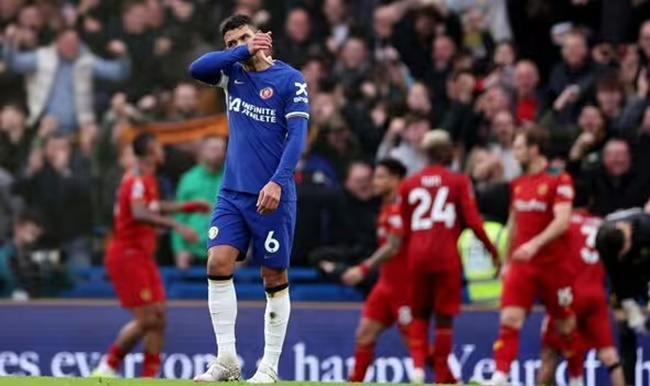 Vợ của Silva chán nản trước phong độ tệ hại của Chelsea.