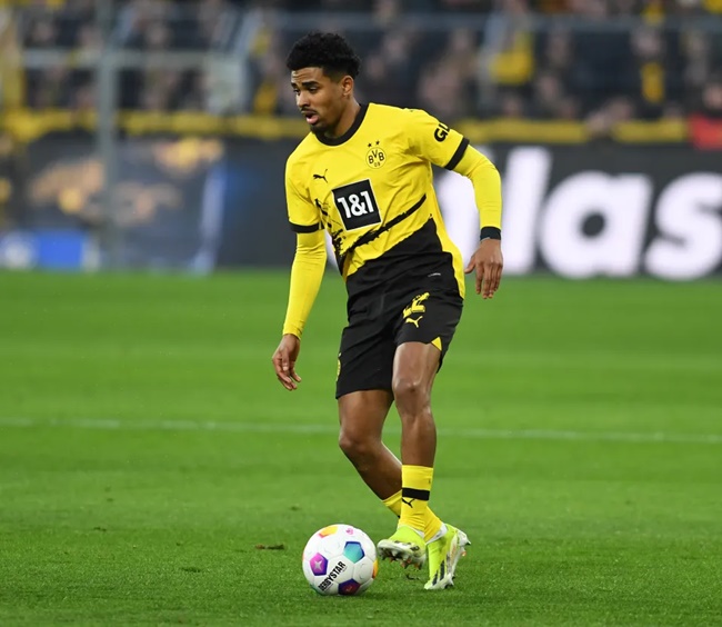 Ian Maatsen sẽ có giá 35 triệu bảng trong trường hợp Borussia Dortmund kích hoạt điều khoản mua đứt.