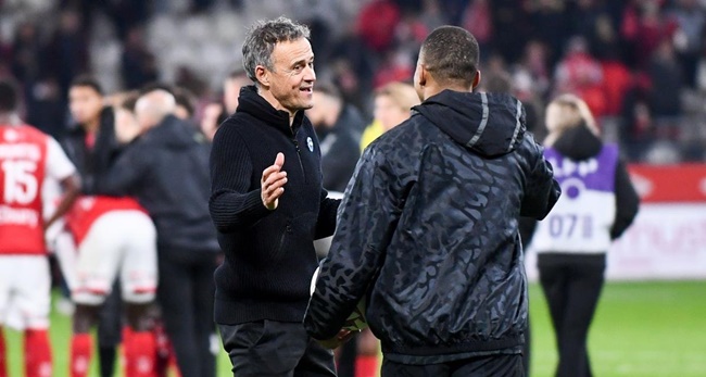 Enrique không hài lòng về hành động của Mbappe.