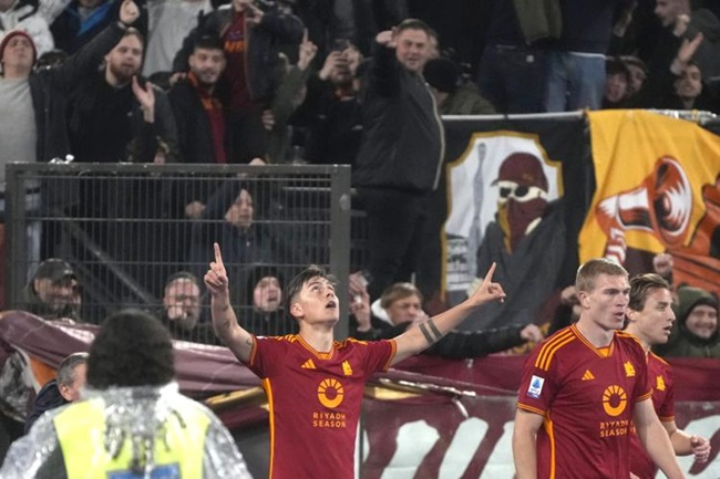 Cú hat-trick của Dybala giúp Roma kém vị trí thứ 4 của Bologna 4 điểm.