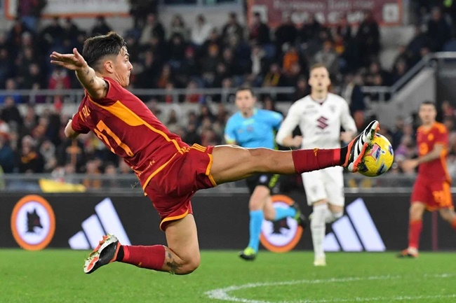 Anh đang trải qua mùa giải Serie A xuất sắc bậc nhất sau mùa giải 2017/18. Trải qua 17 lần ra sân, cầu thủ xứ Tango đóng góp 11 bàn và 6 kiến tạo.