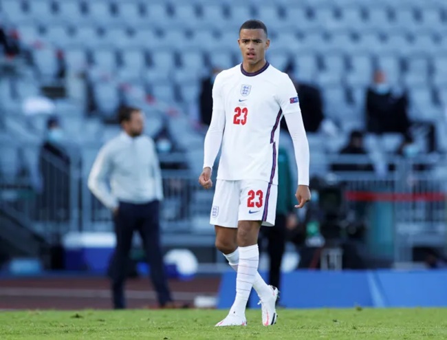 Mason Greenwood ra mắt lúc 18 tuổi, 11 tháng và 5 ngày. Trận ra mắt của Greenwood diễn ra trong chiến thắng 1-0 trước Iceland vào tháng 9 năm 2020.