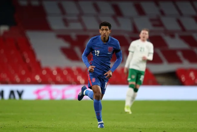 Jude Bellingham ra mắt lúc 17 tuổi, 4 tháng và 14 ngày. Vào tháng 11 năm 2020, Southgate trao cho Bellingham trận ra mắt đội tuyển Anh trong trận giao hữu 3–0 với Ireland.