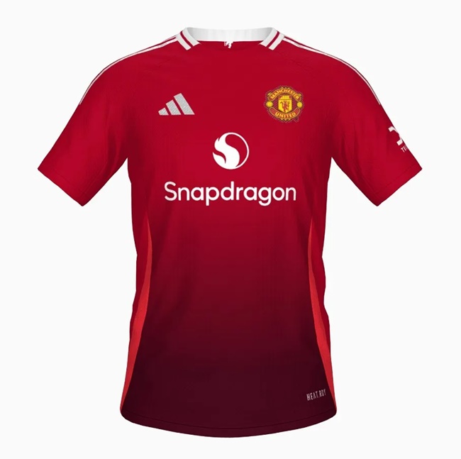 Manchester United là một trong số những câu lạc bộ sẽ mặc áo đấu mới vào mùa giải tới. Bộ quần áo sân nhà có đường sọc nổi tiếng chạy từ vai xuống cánh tay một cách độc đáo, kèm nhà tài trợ mới Snapdragon.