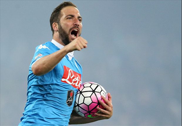 Higuain bất ngờ gia nhập Juventus. Ảnh: Internet.