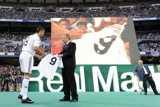 2. Cristiano Ronaldo - 94 triệu euro (Manchester United sang Real Madrid).