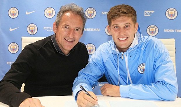 Buổi lễ kí kết được diễn ra với sự góp mặt của GĐTT Txiki Bagiristain.