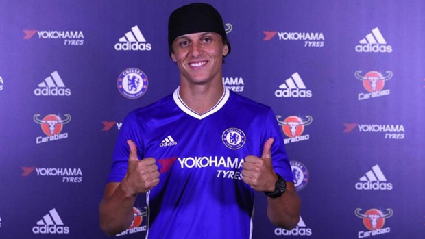 10. David Luiz - 30 triệu bảng. Đây là thương vụ gây sốc nhất ở ngày cuối kì CN mùa Hè. Trong quá khứ, Luiz là nhân tố chủ chốt trong những chức vô địch Champions League, Europa League và FA Cup ngay ở mùa giải đầu tiên khoác áo Chelsea.