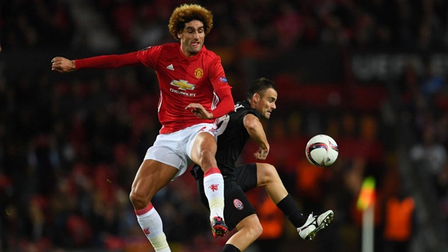 Fellaini không để lại nhiều dấu ấn khi kết hợp cùng Pogba. Ảnh: Internet.