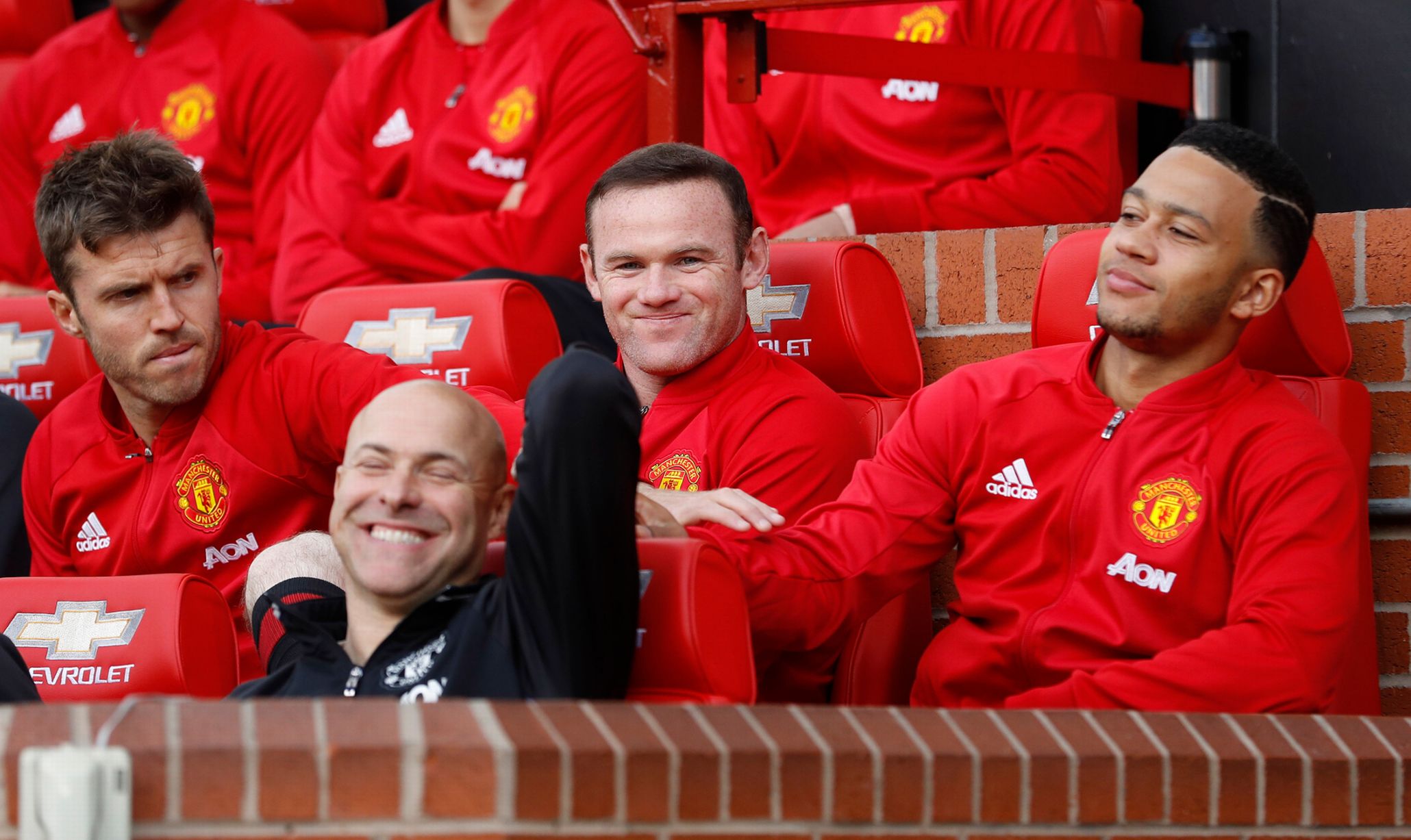 Rooney tiếp tục bị Mourinho cất trên băng ghế dự bị cùng Carrick và Depay.