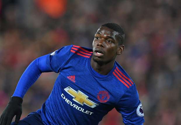 Pogba chịu cơn thịnh nộ từ fan M.U. Ảnh: Internet.