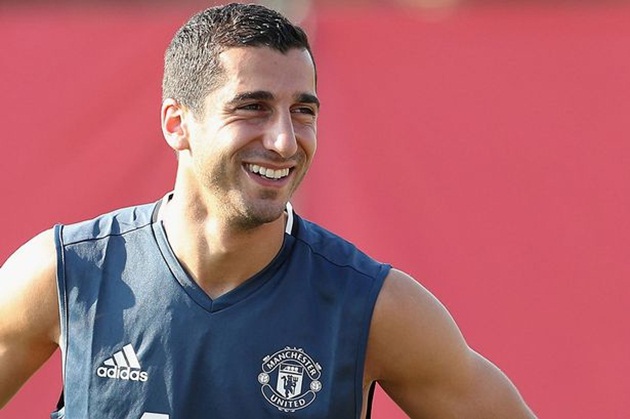 Mourinho liên tục bị chỉ trích vì để Mkhitaryan dự bị. Ảnh: Internet.