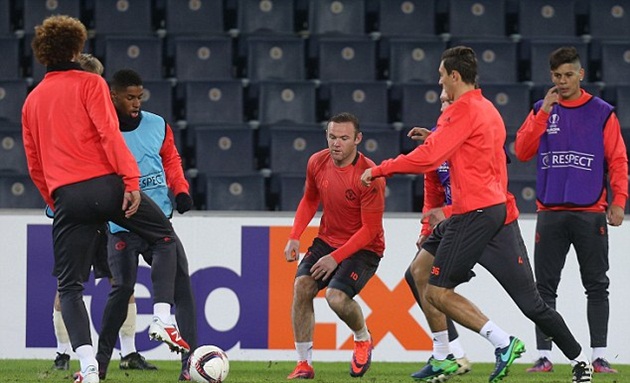 Đội trưởng Wayne Rooney cũng có cơ hội ra sân đêm nay khi Zlatan Ibrahimovic cần được nghỉ ngơi.