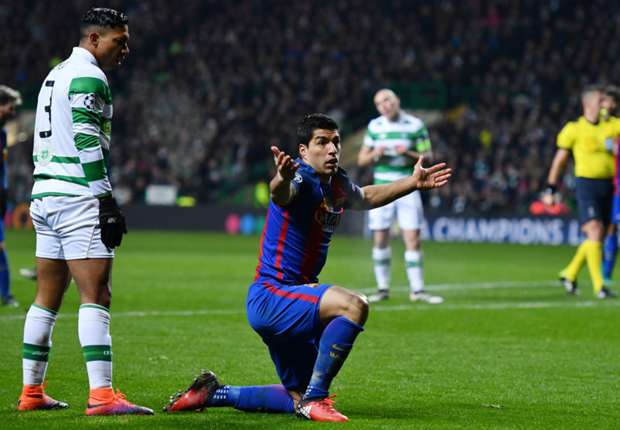 Suarez đem về tình huống 11m cho Barca. Ảnh: Goal.