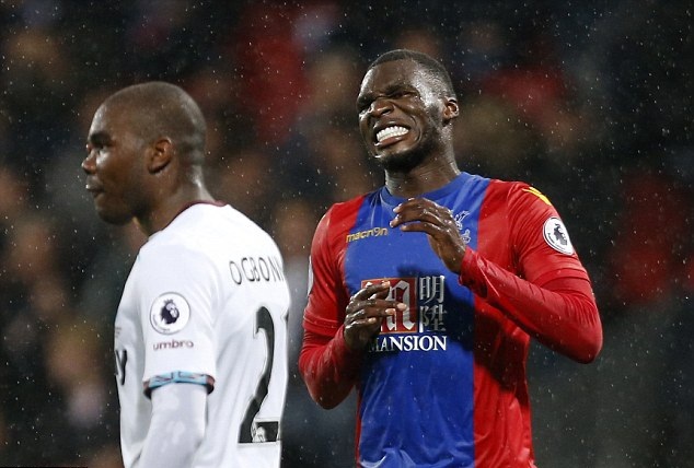 Benteke đem đến vận xui cho các HLV.