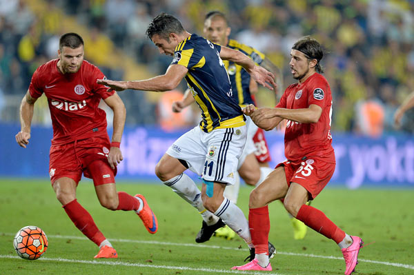 6. Fenerbahce, Giải VĐQG Thổ Nhĩ Kỳ - 3.3 triệu người/tháng