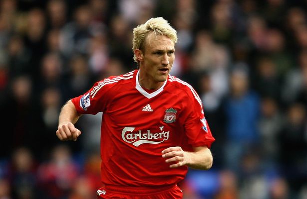 5. Sami Hyypia, Liverpool - Tổng: 22 - Đánh đầu: 17 - Tỉ lệ thành công: 77.3%