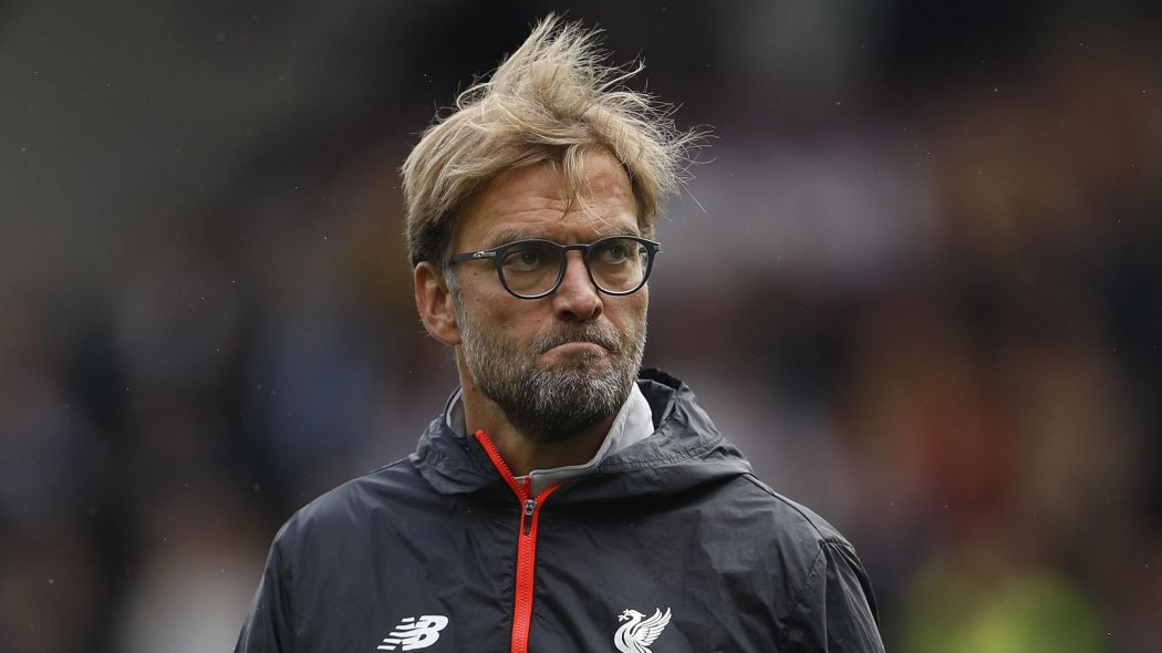 Klopp bị CĐV trút giận sau thất bại trước Leicester.