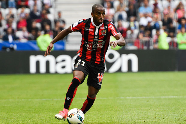 Ricardo Pereira (Nice) - Hậu vệ người BĐN nổi lên là một trong số những cầu thủ chơi ổn định nhất Nice mùa này. Pereira nổi bật ở khả năng tấn công với lối chơi kĩ thuật và tốc độ. Hậu vệ 23 tuổi này dù chỉ ghi 2 bàn và đóng góp 4 kiến tạo trong cả mùa nhưng được trang Whoscored chấm điểm cao nhất cả tập thể Nice mùa giải vừa qua.