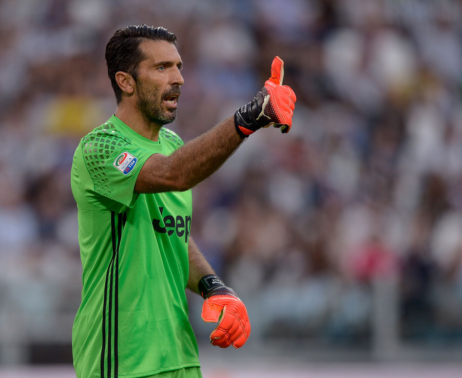 5. Gianluigi Buffon (Juventus) - 53 triệu euro