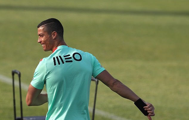 Đây cũng là buổi tập luyện đầu tiên của CR7 sau khi cùng Real Madrid đăng quang tại Champions League.