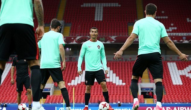 Nhà ĐKVĐ EURO 2016 có buổi tập mới nhất trên sân Spartak Stadium để chuẩn bị cho trận đấu tới gặp chủ nhà Nga.