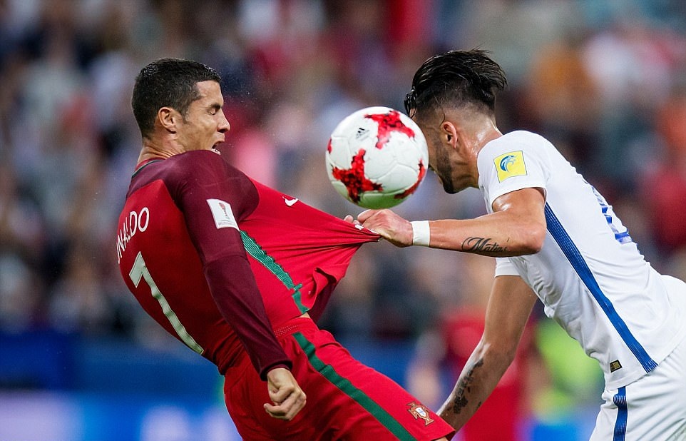 Ronaldo không thể phá lưới Chile.