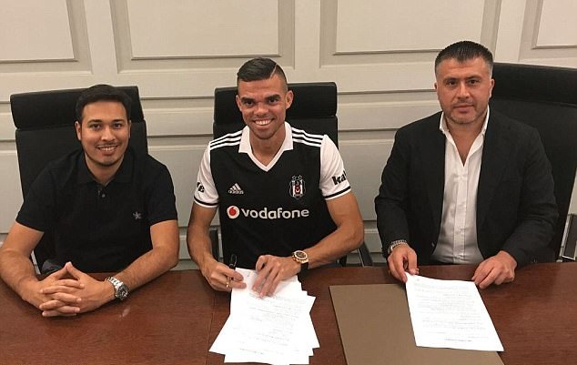Ảnh bài viết Pepe rạng rỡ ra mắt đội bóng mới sau Confederations Cup