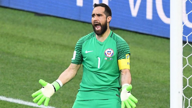 Bravo bị đồng đội tại tuyển Chile tẩy chay?