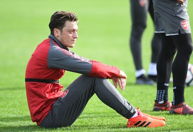 Ảnh bài viết Ozil lộ rõ vẻ đăm chiêu trước ngày đối đầu Everton