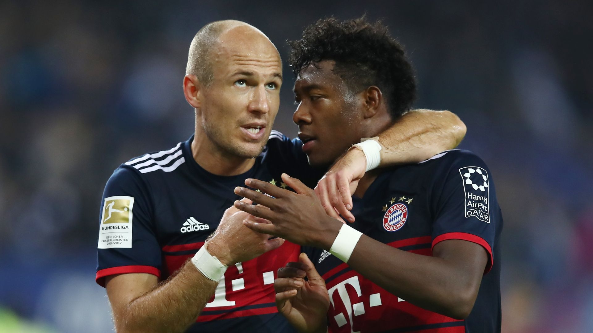 Robben và Alaba chia vui sau bàn thắng duy nhất.
