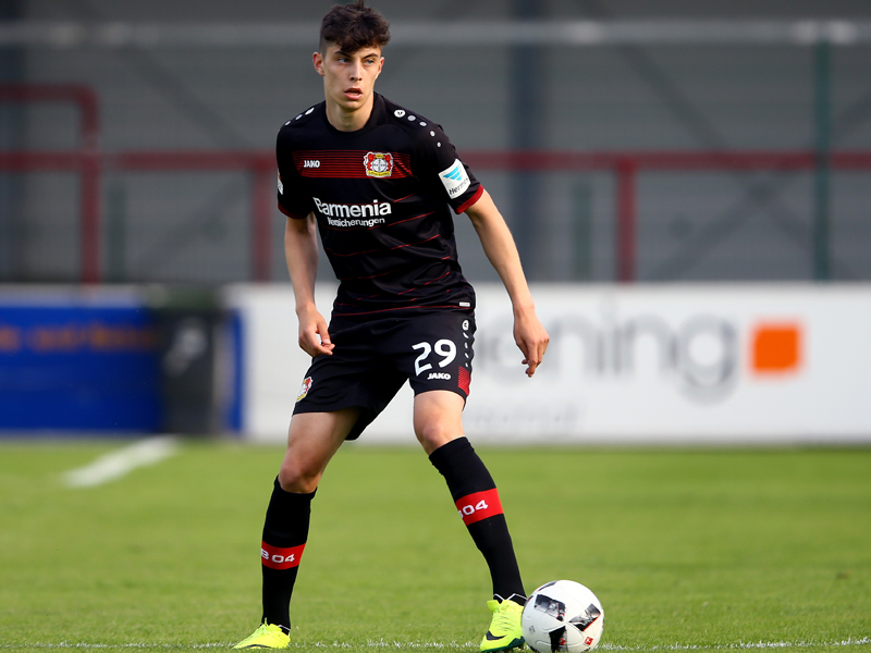 8. Kai Havertz (Bayer Leverkusen) - 17 tuổi, 126 ngày - Havertz ra mắt Leverkusen vào năm 2016. Cầu thủ này trước đó là tuyển thủ U17 Đức và nhanh chóng có 30 lần ra sân cho Leverkusen, ghi được 4 bàn và đóng góp 9 kiến tạo.