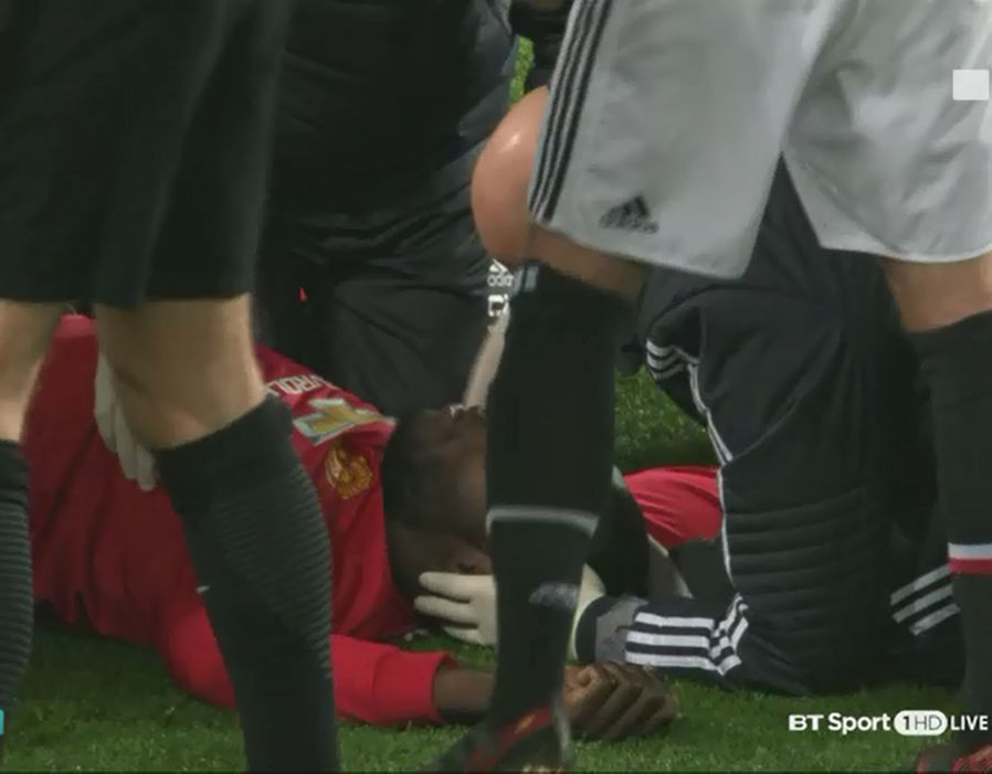 Cận cảnh pha va chạm của Lukaku - Bóng Đá