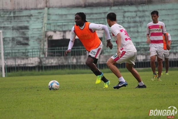 Ảnh bài viết Ngoại binh thời Hữu Thắng từ Jamaica qua Đồng Tháp thử việc