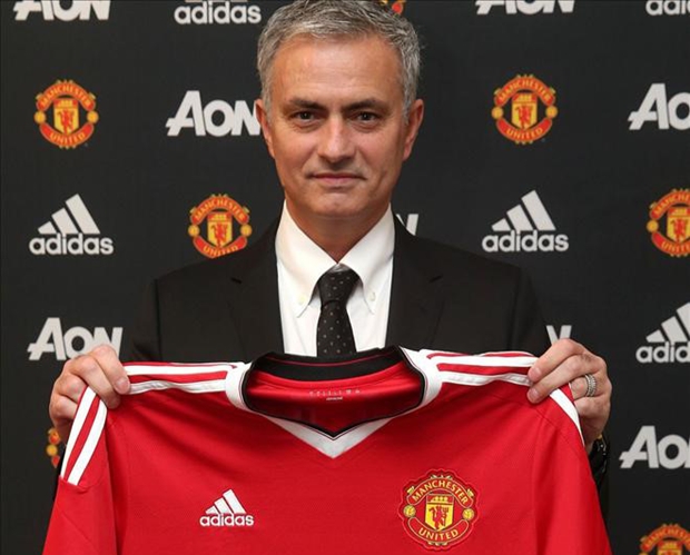 Jose Mourinho đã chính thức nắm chiếc ghế HLV Manchester United. Ảnh: Internet.