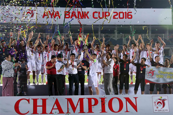 Ảnh bài viết Công Phượng, Tuấn Anh, Xuân Trường “mất” huy chương, không kịp nâng cúp