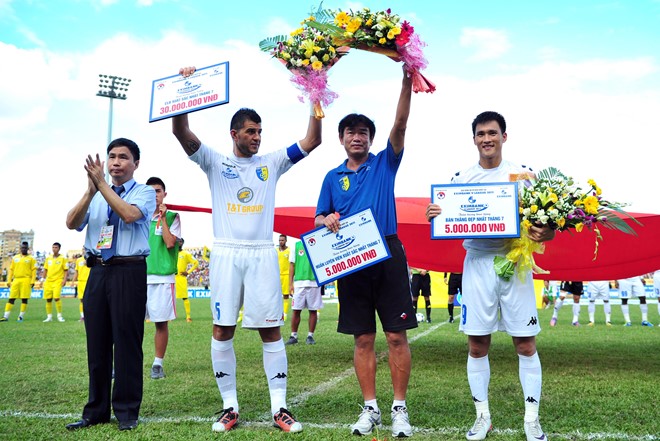 Ngày 20/8/2011, Công Vinh nhận giải thưởng bàn thắng đẹp nhất tháng 7, được trao trên sân Vinh.