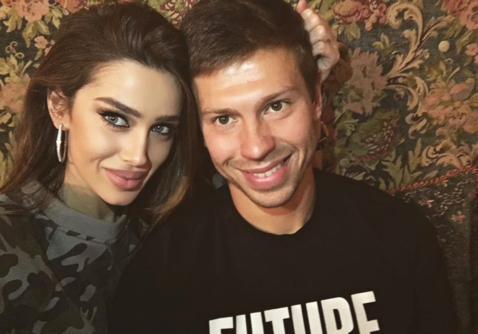 Ảnh bài viết Wags Nga bị fan la ó vì khoe túi xách đắt tiền sau khi đội nhà bị loại