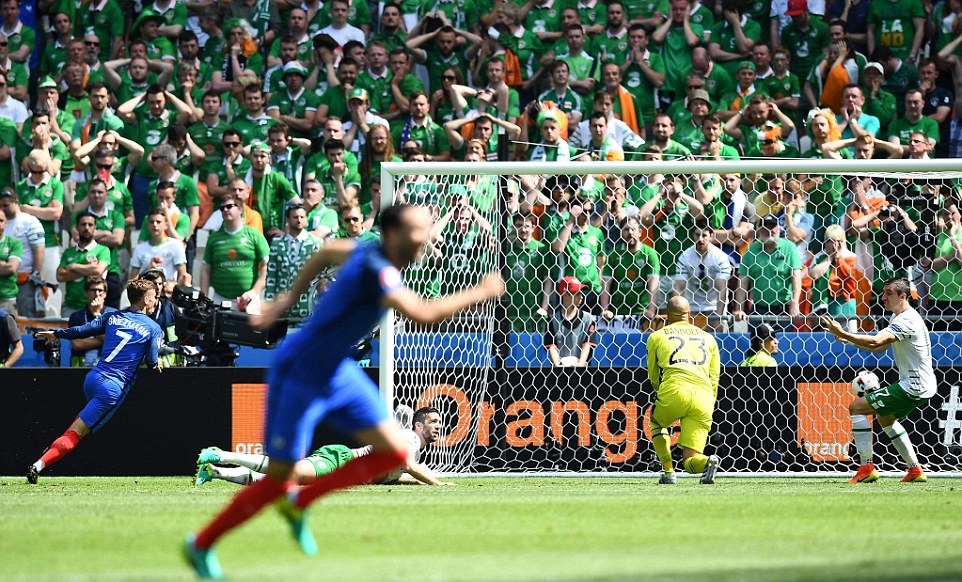 Ảnh bài viết Hoàn thành cú đúp trong ba phút, Griezmann khiến cả nước Pháp vỡ òa