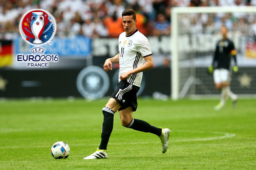 Tiền vệ phải: Julian Draxler (Đức).